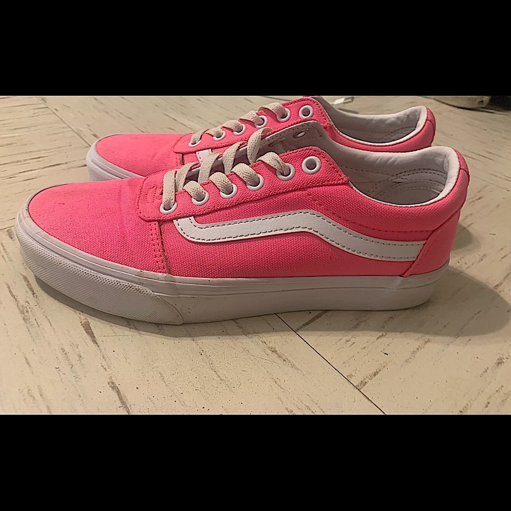 I’m selling pink vans. I’ve worn them 1 time.